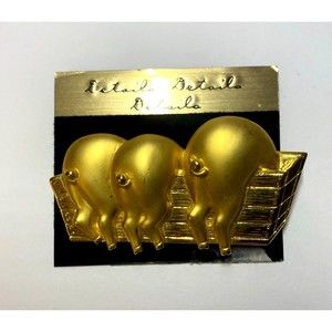 Jonette Jewelry Signed JJ Gold Tone Pigs Feeding In Trough Butts Tails 2.5"